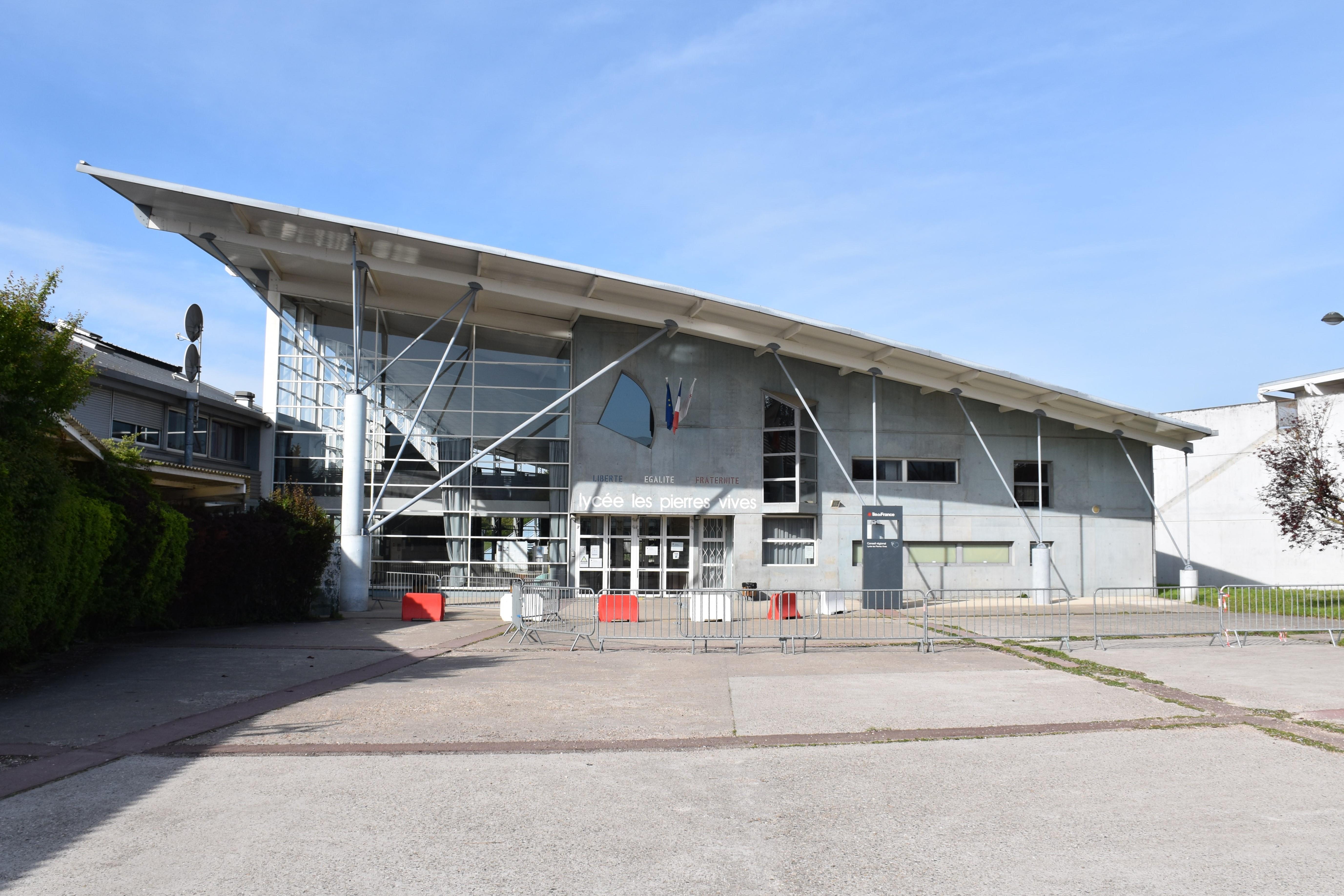 Lycée Les Pierres Vives | Ville de Carrières-sur-Seine