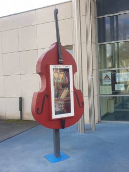 boite à livres devant le conservatoire