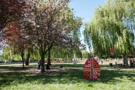 Chasse aux œufs de Pâques 2022 dans le parc de la mairie