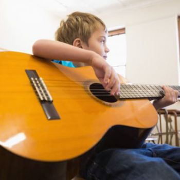 Section guitare à l'EMA