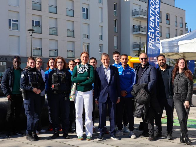 Monsieur le Maire et son équipe municipale accompagnés de Raid Aventure Organisation.  Carrières-sur-Seine - 2026