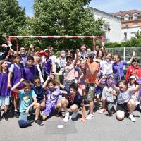 Tournoi de foot inter-écoles - Équipe et supporters de l'École Maurice-Berteaux