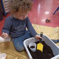 Relais Petite Enfance : Activité jardinage - semis en mars 2023